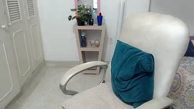 leonela_69 webcam
