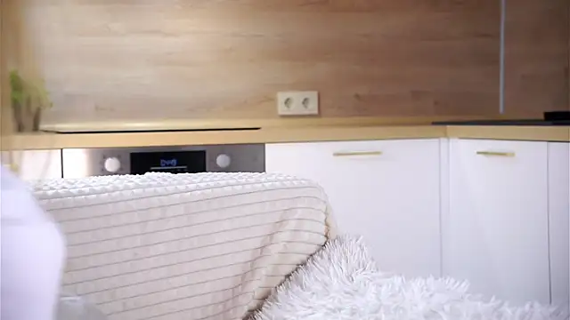 SunnivaCovil live cam on StripChat