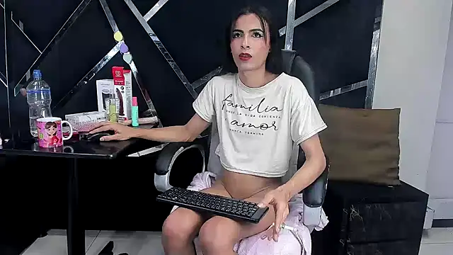 Aisha_hotts777 webcam
