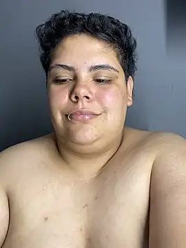 Hailey_Curvy webcam