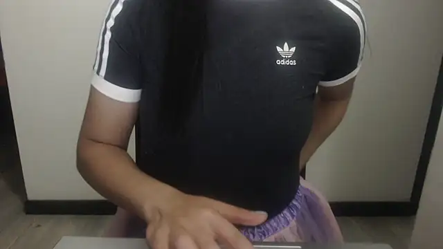 sabrina_v_ live cam on StripChat