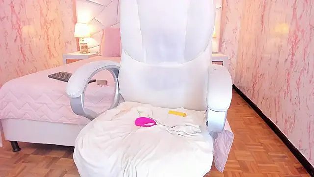 Emily_Whinfre webcam