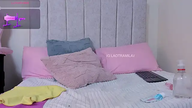 MilaVelour webcam