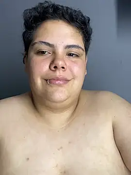 Hailey_Curvy webcam