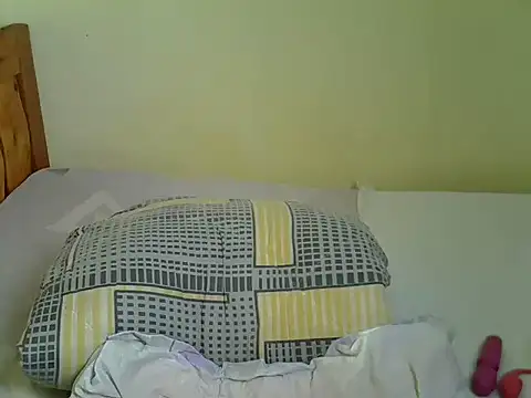 Pearl_petite webcam