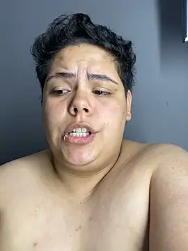 Hailey_Curvy webcam