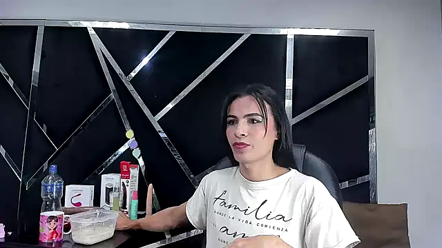 Aisha_hotts777 webcam