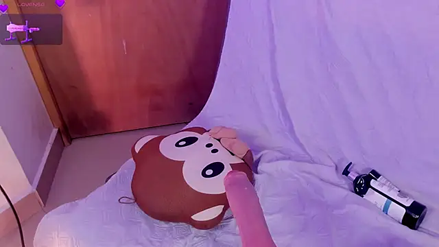 LilyRobertts webcam