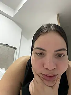 Layla_kaderr webcam