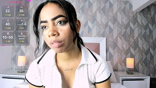 TyraKayne webcam