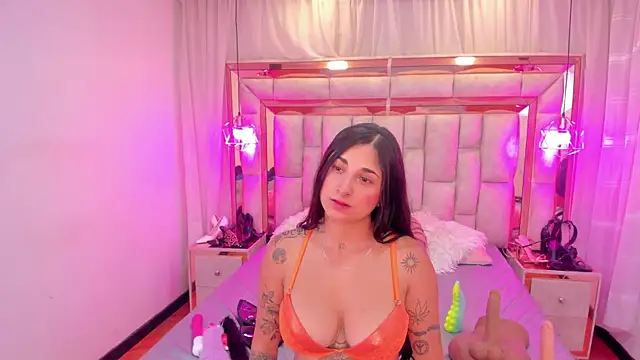 Francesca_Skuirt webcam