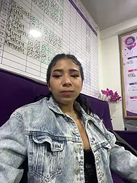 Taliaaa_Paris live cam on StripChat