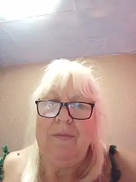 Alexia64231 live cam on StripChat