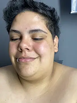 Hailey_Curvy webcam