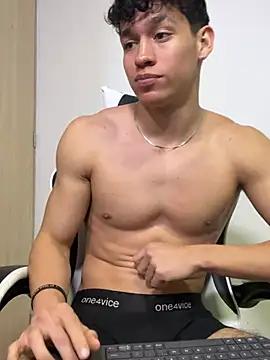 Luke_Muscle webcam