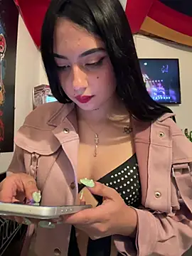 LilacNoir webcam
