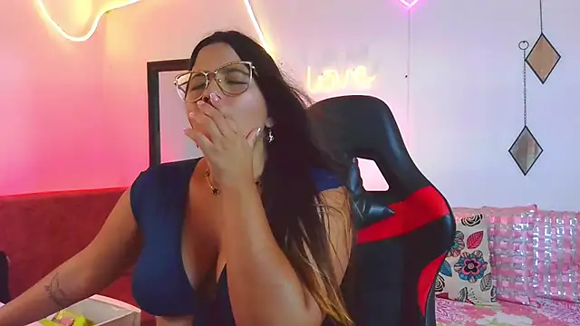 Megaan_Greey webcam