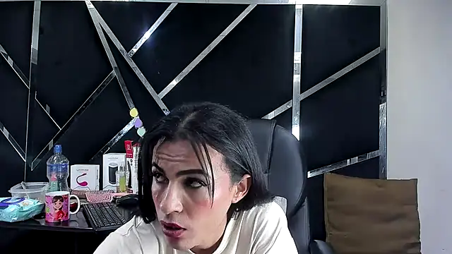 Aisha_hotts777 webcam