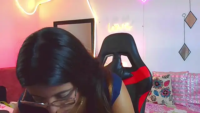 Megaan_Greey webcam