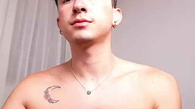 sweettaaron01 webcam