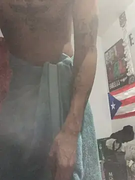 elpeluchenegroxxx3 webcam