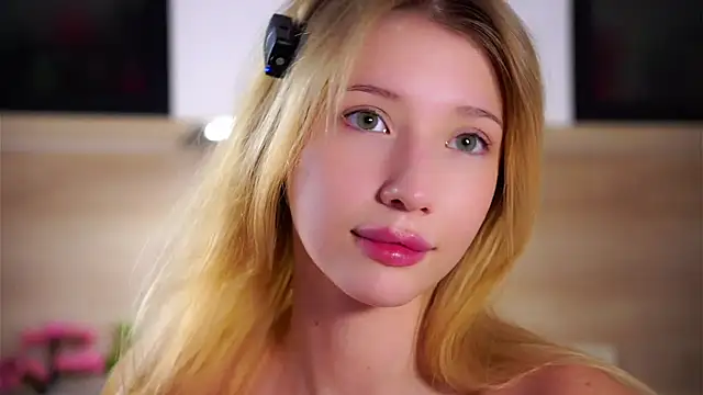 SunnivaCovil live cam on StripChat