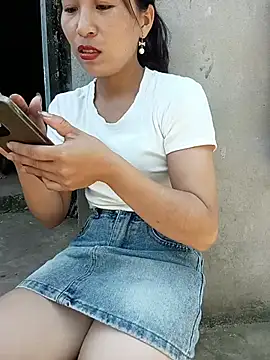 Thobaby112 live cam on StripChat