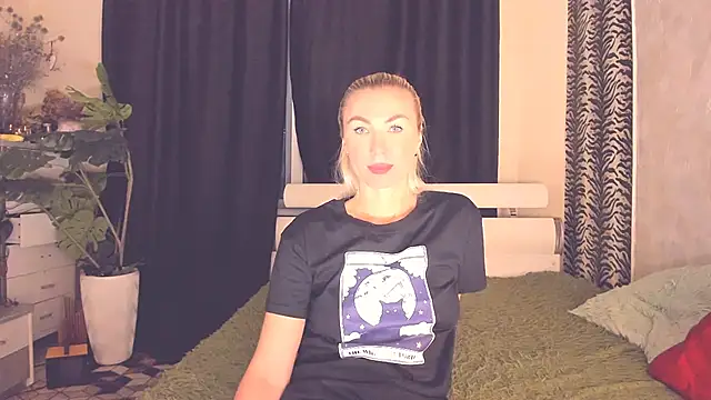 Karma_S_U_T_R_A webcam