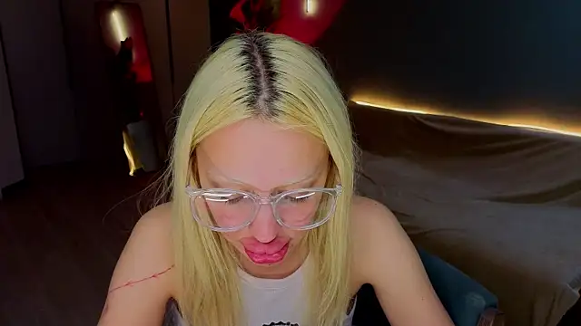 luna_beverly - Luna_Beverly's free webcam - UK Sex Cams