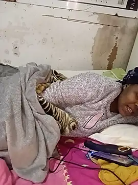 NosieB live cam on StripChat