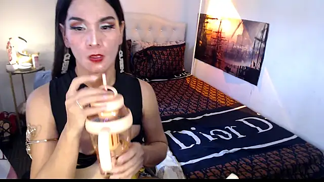 NinaDOM4CUM webcam