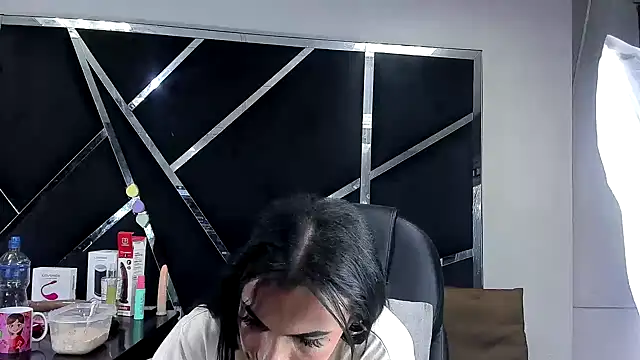Aisha_hotts777 webcam