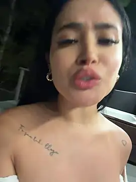 flirt chat room Sara Fun
