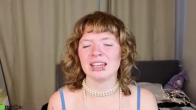 VioletDesiree webcam