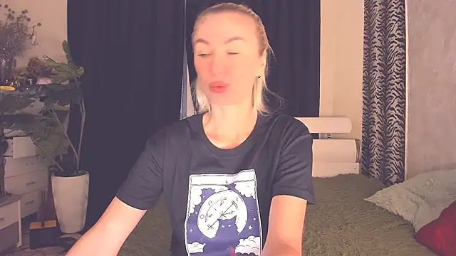 Karma_S_U_T_R_A live cam on StripChat