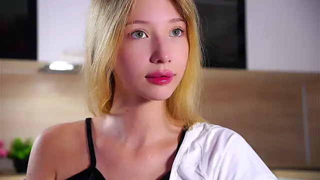SunnivaCovil live sex cam