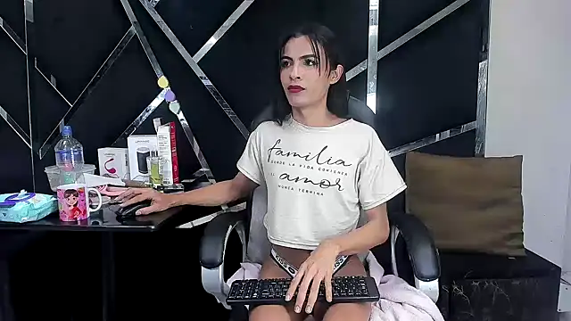 Aisha_hotts777 webcam