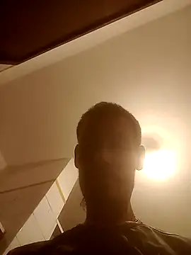 TornLove16 webcam