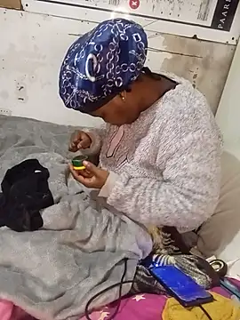 NosieB live cam on StripChat