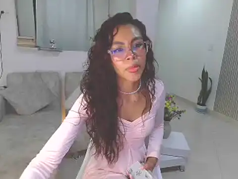 im_miauhg live cam on StripChat