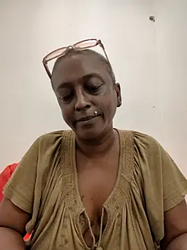 mamakarma1403 webcam
