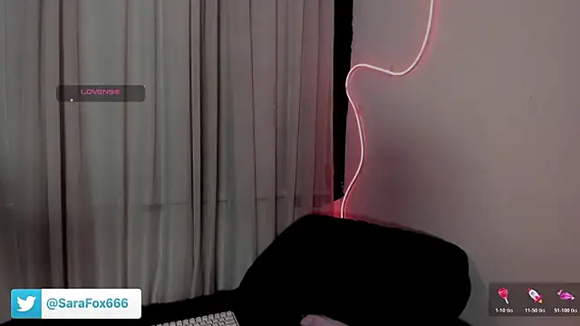 Sara_Foxx1 webcam