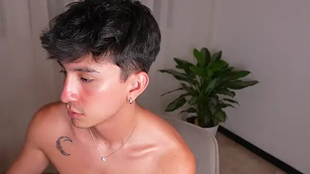 sweettaaron01 webcam