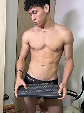 Luke_Muscle webcam