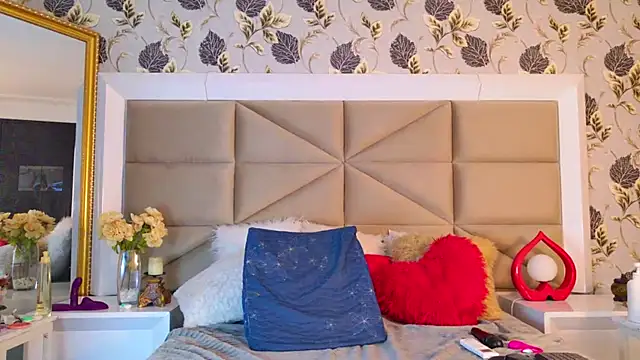 MiaMancini webcam