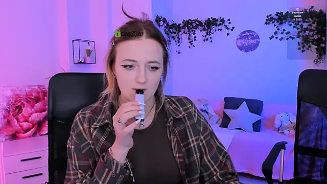 liana_kisses webcam