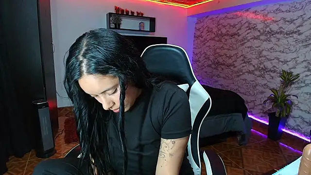 Camila_IRoose webcam