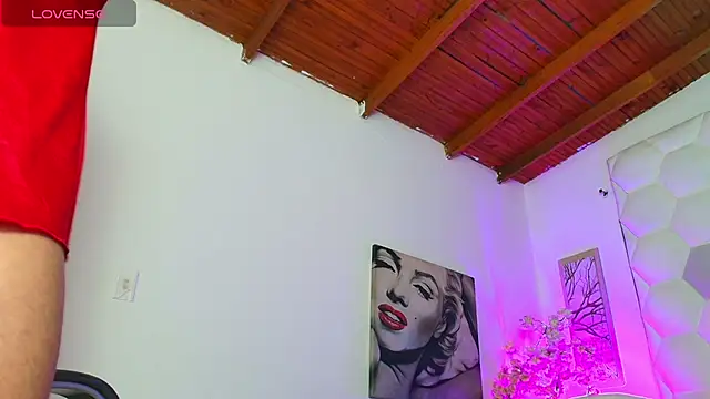 Adara_Ferrara webcam