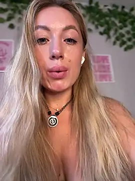 Blondie_Bunny webcam