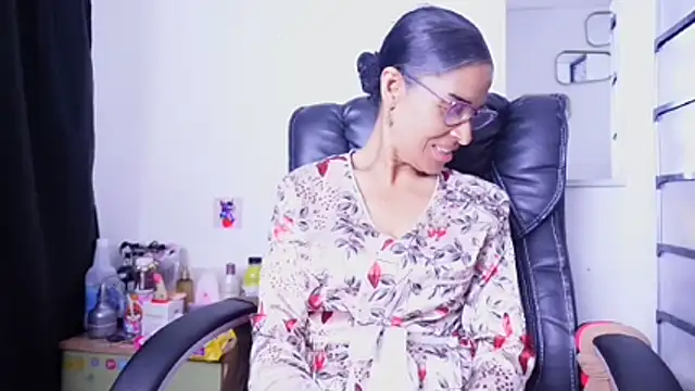 Aries_Mature webcam